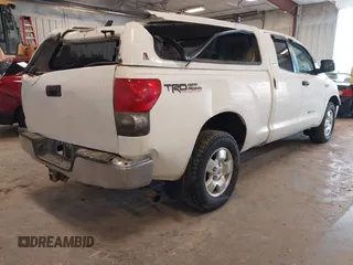 2008 Toyota Tundra z VIN 5TBBV54188S502587, wystawiony jako IAAI lot #41955396 z przebiegiem 155 718 mil mil oraz . Historia ofert i sprzedaży dostępna na DreamBid. Obrazek 4.
