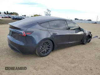 2024 Tesla Model 3 z VIN 5YJ3E1EA5RF741944, wystawiony jako Copart lot #45755205 z przebiegiem Nie podano mil oraz Szkody całkowita. Historia ofert i sprzedaży dostępna na DreamBid. Obrazek 3.