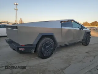 2024 Tesla Cybertruck z VIN 7G2CEHED6RA003275, wystawiony jako Copart lot #89005955 z przebiegiem 10 456 mil mil oraz Szkoda całkowita • Salvage title. Historia ofert i sprzedaży dostępna na DreamBid. Obrazek 3.