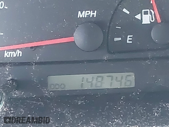 2002 Toyota Camry XLE z VIN JTDBF30K420083381, wystawiony jako IAAI lot #42368073 z przebiegiem 148 746 mil mil oraz . Historia ofert i sprzedaży dostępna na DreamBid. Obrazek 12.