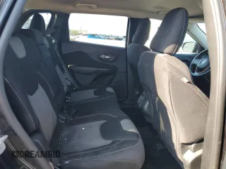 2014 Jeep Cherokee Latitude z VIN 1C4PJMCBXEW284645, wystawiony jako Copart lot #58838355 z przebiegiem 131 631 mil mil oraz Szkoda całkowita • Salvage title. Historia ofert i sprzedaży dostępna na DreamBid. Obrazek 11.