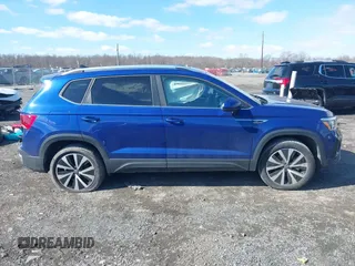 2022 Volkswagen Taos SE z VIN 3VVLX7B28NM099124, wystawiony jako IAAI lot #41615455 z przebiegiem 52 178 mil mil oraz . Historia ofert i sprzedaży dostępna na DreamBid. Obrazek 13.