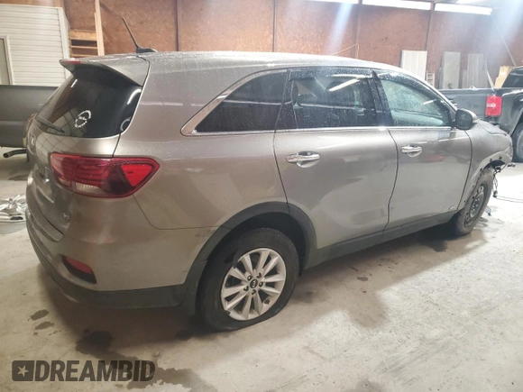 2019 Kia Sorento LX z VIN 5XYPGDA58KG487702, wystawiony jako Copart lot #58161275 z przebiegiem 91 928 mil mil oraz Szkoda całkowita • Salvage title. Historia ofert i sprzedaży dostępna na DreamBid. Obrazek 3.
