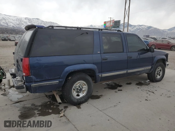 1999 GMC Suburban z VIN 1GDFK16R9XJ771458, wystawiony jako Copart lot #43412175 z przebiegiem 159 328 mil mil oraz Szkody całkowita. Historia ofert i sprzedaży dostępna na DreamBid. Obrazek 3.