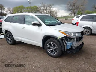 2016 Toyota Highlander XLE z VIN 5TDJKRFH3GS260044, wystawiony jako IAAI lot #42085828 z przebiegiem 74 187 mil mil oraz . Historia ofert i sprzedaży dostępna na DreamBid. Obrazek 1.