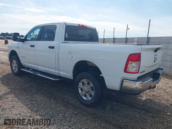 2024 Ram 2500 Big Horn z VIN 3C6UR5DL1RG338631, wystawiony jako IAAI lot #42608233 z przebiegiem 34 989 mil mil oraz . Historia ofert i sprzedaży dostępna na DreamBid. Obrazek 3.