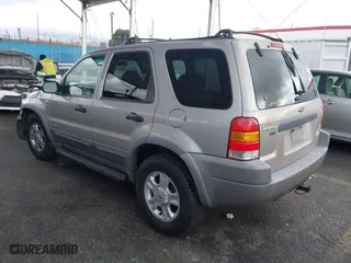2001 Ford Escape XLT with VIN 1FMCU03101KD92811, listed as a IAAI auction lot 41589086 with 171,070 mi miles. Bid and sale history available at carsss.com. Image 3.