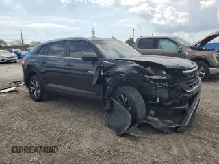 2024 Volkswagen Atlas SE with VIN 1V2DE2CA8RC236764, listed as a Copart auction lot 50357035 with 8,667 mi miles and Salvage title. Bid and sale history available at DreamBid. Image 4.