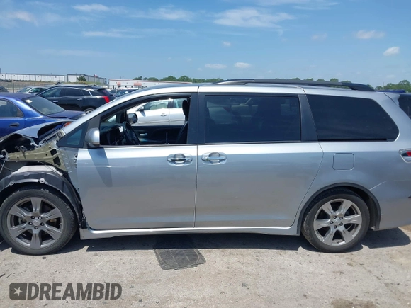 2017 Toyota Sienna SE z VIN 5TDXZ3DC2HS873638, wystawiony jako IAAI lot #42448622 z przebiegiem 55 568 mil mil oraz . Historia ofert i sprzedaży dostępna na DreamBid. Obrazek 14.