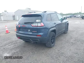 2019 Jeep Cherokee Trailhawk z VIN 1C4PJMBX1KD364100, wystawiony jako IAAI lot #42264518 z przebiegiem 117 020 mil mil oraz . Historia ofert i sprzedaży dostępna na DreamBid. Obrazek 4.