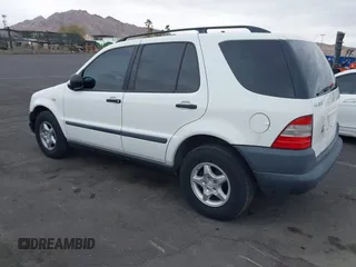 1998 Mercedes-Benz M-Class with VIN 4JGAB54E8WA033005, listed as a IAAI auction lot 41749012 with 194,731 mi miles. Bid and sale history available at carsss.com. Image 3.