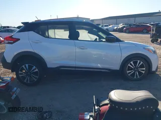 2018 Nissan Kicks S with VIN 3N1CP5CU1JL545913, listed as a IAAI auction lot 41011464 with 101,743 mi miles. Bid and sale history available at carsss.com. Image 13.