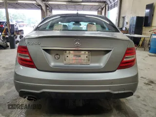 2014 Mercedes-Benz C 250 Sport z VIN WDDGF4HB5EA967155, wystawiony jako Copart lot #58769135 z przebiegiem 103 055 mil mil oraz Czysty tytuł • Clean title. Historia ofert i sprzedaży dostępna na DreamBid. Obrazek 6.
