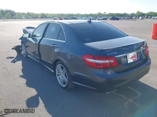 2012 Mercedes-Benz E-Class E 350 Luxury with VIN WDDHF5KB4CA560735, listed as a IAAI auction lot 41987988 with 177,146 mi miles. Bid and sale history available at carsss.com. Image 3.