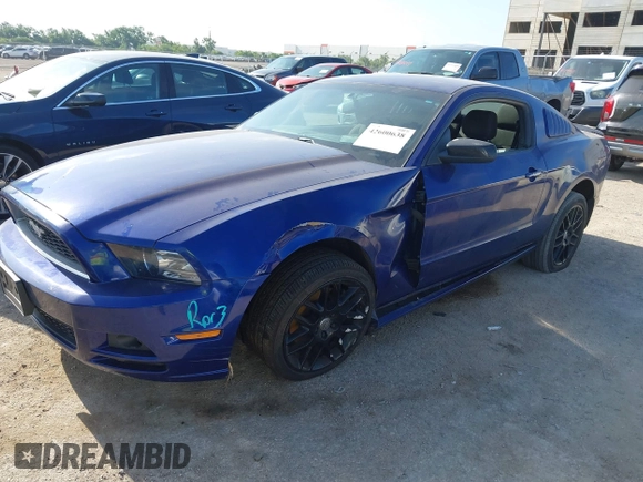 2014 Ford Mustang V6 z VIN 1ZVBP8AM2E5262050, wystawiony jako IAAI lot #42600638 z przebiegiem 208 708 mil mil oraz . Historia ofert i sprzedaży dostępna na DreamBid. Obrazek 18.