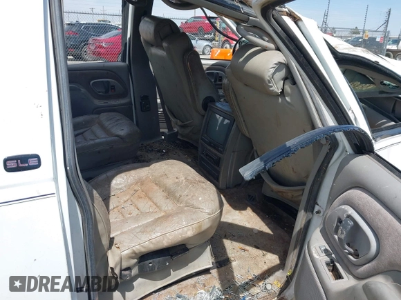 1999 GMC Suburban with VIN 1GDFK16R0XJ728255, listed as a IAAI auction lot 42230595 with Not provided miles and . Bid and sale history available at DreamBid. Image 8.