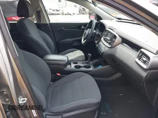 2016 Kia Sorento LX with VIN 5XYPG4A57GG003204, listed as a IAAI auction lot 42053975 with 189,653 mi miles. Bid and sale history available at carsss.com. Image 5.