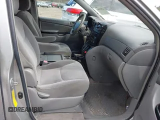 2005 Toyota Sienna CE with VIN 5TDZA23C85S322640, listed as a IAAI auction lot 42022461 with 294,074 mi miles. Bid and sale history available at carsss.com. Image 5.