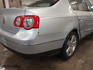 2008 Volkswagen Passat Sedan Komfort with VIN WVWAK73CX8E009882, listed as a IAAI auction lot 41724462 with NaN miles. Bid and sale history available at carsss.com. Image 6.