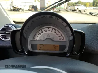 2015 Smart fortwo Passion с VIN WMEEK3BA5FK835565, выставлен на аукционе Copart как лот 76688204 с пробегом 62 674 миль миль и Списание • Salvage title. История ставок и продаж доступна на DreamBid. Изображение 9.