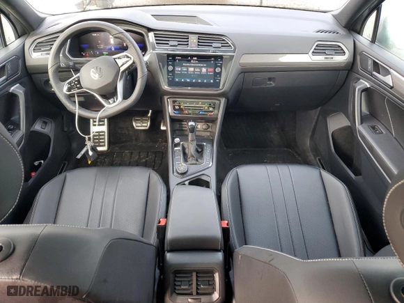 2024 Volkswagen Tiguan SE R-Line Black with VIN 3VV8B7AX4RM058996, listed as a Copart auction lot 45897525 with 9,956 mi miles and Salvage Title. Bid and sale history available at carsss.com. Image 8.