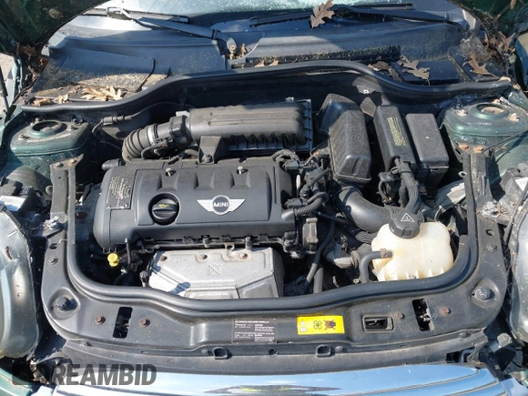 2011 MINI Hardtop with VIN WMWSU3C53BT183060, listed as a IAAI auction lot 42564309 with 160,145 mi miles and . Bid and sale history available at DreamBid. Image 10.