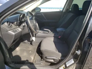 2013 Mazda 3 i SV z VIN JM1BL1TG4D1796203, wystawiony jako Copart lot #56365825 z przebiegiem 190 717 mil mil oraz Szkoda całkowita • Salvage title. Historia ofert i sprzedaży dostępna na DreamBid. Obrazek 7.