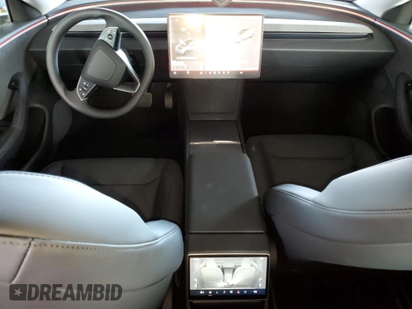 2025 Tesla Model 3 Long Range z VIN 5YJ3E1EB8SF922812, wystawiony jako Copart lot #48794645 z przebiegiem 1 731 mil mil oraz Szkoda całkowita • Salvage title. Historia ofert i sprzedaży dostępna na DreamBid. Obrazek 8.