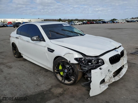 2015 BMW M5 with VIN WBSFV9C53FD595315, listed as a Copart auction lot 39656653 with 85,869 mi miles. Bid and sale history available at carsss.com. Image 4.