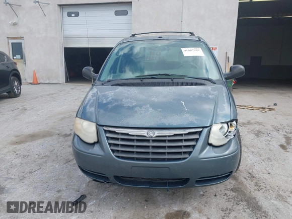 2006 Chrysler Town & Country LWB Touring with VIN 2A4GP54LX6R693048, listed as a IAAI auction lot 41887949 with 187,000 mi miles. Bid and sale history available at carsss.com. Image 12.