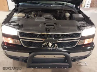 2006 Chevrolet Silverado 1500 LT1 with VIN 2GCEC13T461190598, listed as a IAAI auction lot 41521172 with 223,110 mi miles. Bid and sale history available at carsss.com. Image 10.
