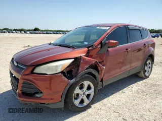 2016 Ford Escape SE z VIN 1FMCU0GX5GUC57593, wystawiony jako Copart lot #56365425 z przebiegiem 121 471 mil mil oraz Szkoda całkowita • Salvage title. Historia ofert i sprzedaży dostępna na DreamBid. Obrazek 1.