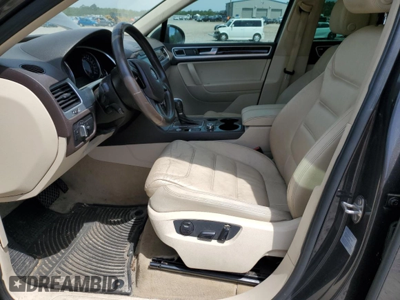2013 Volkswagen Touareg Lux with VIN WVGEF9BP8DD002947, listed as a Copart auction lot 52590164 with 144,831 mi miles and Salvage Title. Bid and sale history available at DreamBid. Image 7.