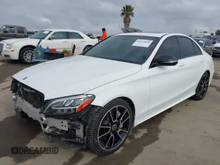 2019 Mercedes-Benz C 300 z VIN 55SWF8DB6KU315584, wystawiony jako IAAI lot #42114660 z przebiegiem 60 770 mil mil oraz . Historia ofert i sprzedaży dostępna na DreamBid. Obrazek 2.