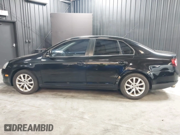 2010 Volkswagen Jetta SE z VIN 3VWRZ7AJ3AM157188, wystawiony jako IAAI lot #41816829 z przebiegiem 188 180 mil mil oraz . Historia ofert i sprzedaży dostępna na DreamBid. Obrazek 6.