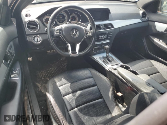 2015 Mercedes-Benz C 250 z VIN WDDGJ4HB2FG410619, wystawiony jako Copart lot #63898435 z przebiegiem 157 785 mil mil oraz Czysty tytuł • Clean title. Historia ofert i sprzedaży dostępna na DreamBid. Obrazek 8.