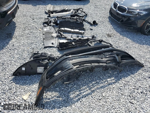 2022 Porsche Macan with VIN WP1AA2A56NLB09932, listed as a Copart auction lot 55310715 with 18,741 mi miles and Salvage title. Bid and sale history available at DreamBid. Image 13.
