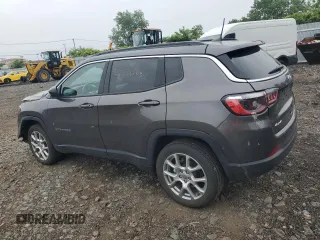 2022 Jeep Compass Latitude Lux with VIN 3C4NJDFB7NT203531, listed as a Copart auction lot 58261785 with 17,525 mi miles and Salvage title. Bid and sale history available at DreamBid. Image 2.