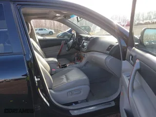 2010 Toyota Highlander Limited with VIN JTEDK3EH1A2166203, listed as a IAAI auction lot 41110930 with 251,197 mi miles. Bid and sale history available at carsss.com. Image 5.