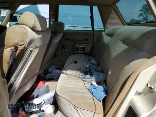 1985 Oldsmobile Delta Royale z VIN 1G3BN69Y8FY384593, wystawiony jako Copart lot #62885694 z przebiegiem Nie podano mil oraz Szkody całkowita. Historia ofert i sprzedaży dostępna na DreamBid. Obrazek 10.