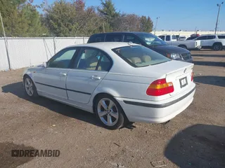 2005 BMW 3 Series 330i with VIN WBAEV53425KM42421, listed as a IAAI auction lot 41001073 with 188,472 mi miles and . Bid and sale history available at carsss.com. Image 3.