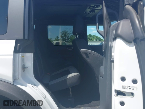 2025 Ford Bronco Big Bend z VIN 1FMDE7BH3SLA43579, wystawiony jako IAAI lot #42533206 z przebiegiem 2 958 mil mil oraz . Historia ofert i sprzedaży dostępna na DreamBid. Obrazek 8.