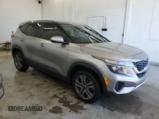 2021 Kia Seltos LX z VIN KNDEPCAA5M7131223, wystawiony jako Copart lot #74476704 z przebiegiem 48 983 mil mil oraz Szkoda całkowita • Salvage title. Historia ofert i sprzedaży dostępna na DreamBid. Obrazek 4.