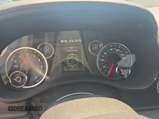 2022 Ram 1500 Big Horn z VIN 1C6RRFFG4NN179021, wystawiony jako IAAI lot #42510107 z przebiegiem 100 758 mil mil oraz . Historia ofert i sprzedaży dostępna na DreamBid. Obrazek 19.