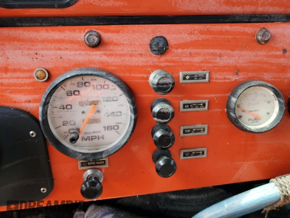 1979 Jeep CJ z VIN J9F93EH832940, wystawiony jako Copart lot #75121864 z przebiegiem Nie podano mil oraz Szkoda całkowita • Salvage title. Historia ofert i sprzedaży dostępna na DreamBid. Obrazek 9.