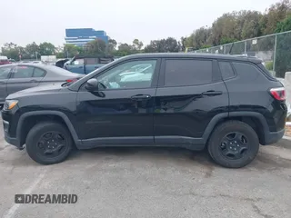 2018 Jeep Compass Sport z VIN 3C4NJCAB2JT250946, wystawiony jako IAAI lot #42444503 z przebiegiem 159 960 mil mil oraz . Historia ofert i sprzedaży dostępna na DreamBid. Obrazek 13.