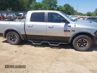 2016 Ram 1500 Rebel z VIN 1C6RR7YT7GS185173, wystawiony jako IAAI lot #42033684 z przebiegiem 152 758 mil mil oraz . Historia ofert i sprzedaży dostępna na DreamBid. Obrazek 13.