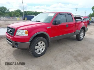 2007 Ford F-150 XLT z VIN 1FTPX04597KD31044, wystawiony jako IAAI lot #42590208 z przebiegiem 161 415 mil mil oraz . Historia ofert i sprzedaży dostępna na DreamBid. Obrazek 17.