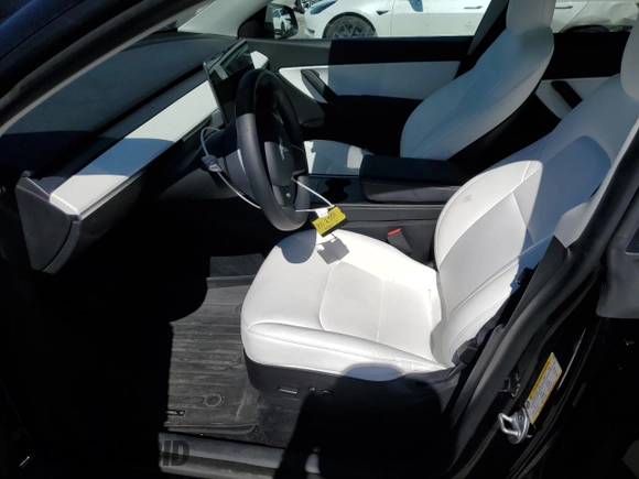 2022 Tesla Model Y Long Range z VIN 7SAYGDEE2NF442073, wystawiony jako Copart lot #49180135 z przebiegiem 34 742 mil mil oraz Szkoda całkowita • Salvage title. Historia ofert i sprzedaży dostępna na DreamBid. Obrazek 7.