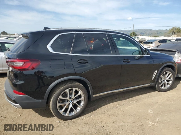 2021 BMW X5 xDrive40i z VIN 5UXCR6C03M9E85738, wystawiony jako Copart lot #47346135 z przebiegiem 28 117 mil mil oraz Szkoda całkowita • Salvage title. Historia ofert i sprzedaży dostępna na DreamBid. Obrazek 3.